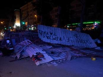 barricade sur cumhuriyet caddesis